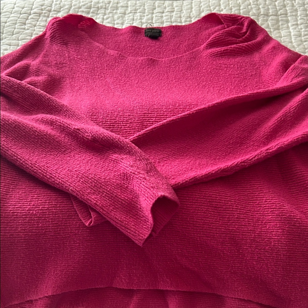 Free press‎ sweater